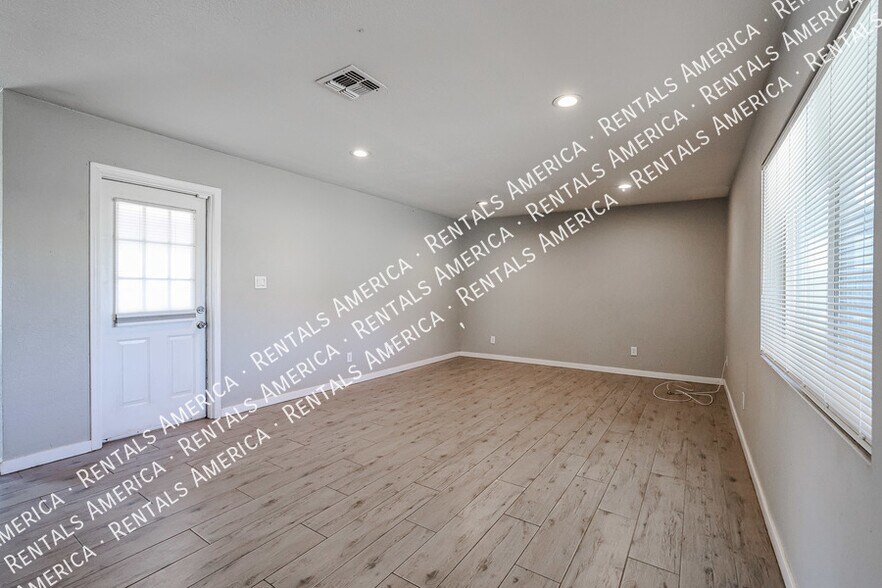 Building Photo - 12840 N 30th St