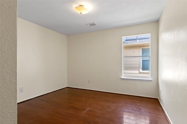 Building Photo - 5815 Clerkenwell Dr
