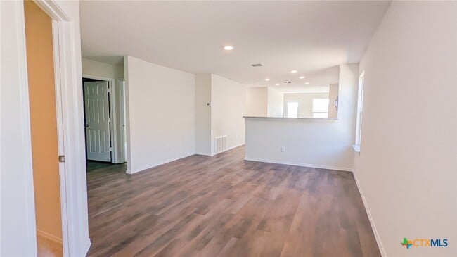 Building Photo - 521 Autumn Blaze