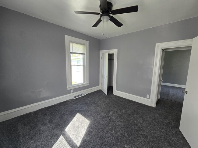 Building Photo - 1122 E 6th Ave