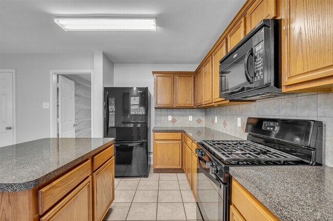 Building Photo - 23610 Hidden Maple Dr