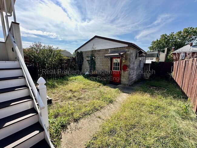 Building Photo - 1130 Downlook St
