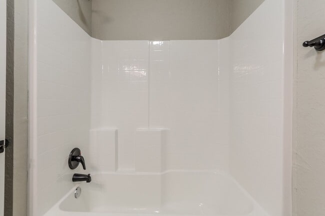 Building Photo - 308 Stoneridge Dr