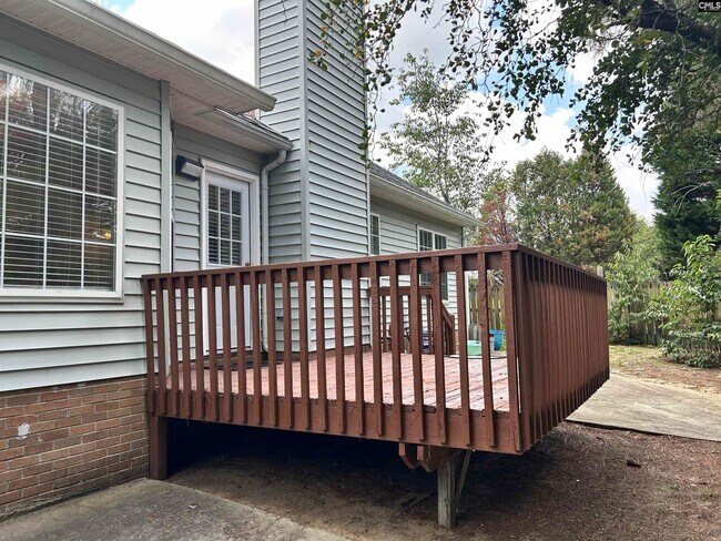 Building Photo - 405 Beech Glen Dr