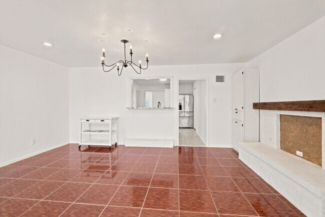 Building Photo - 231 Cicero Ave
