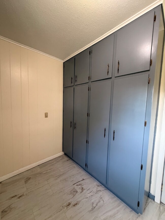 Building Photo - 2604 McArthur Dr