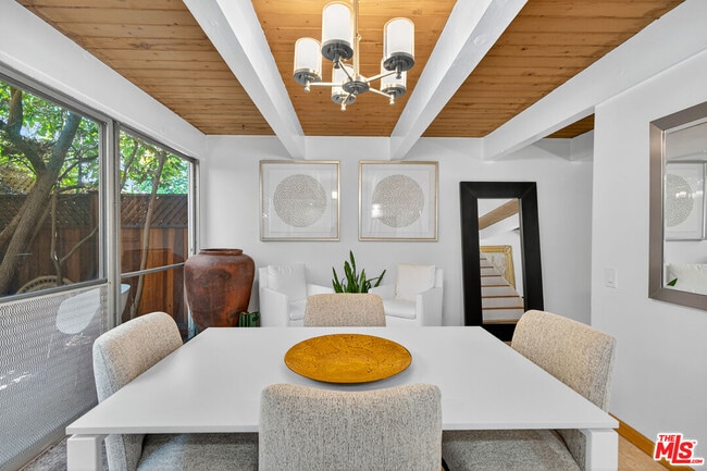 Building Photo - 6537 Green Valley Cir