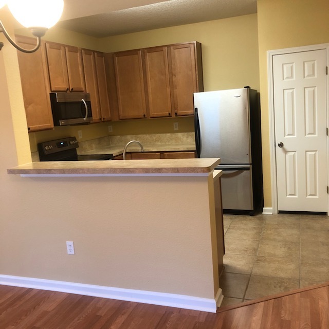 Kitchen - 575 Oakleaf Plantation Pky