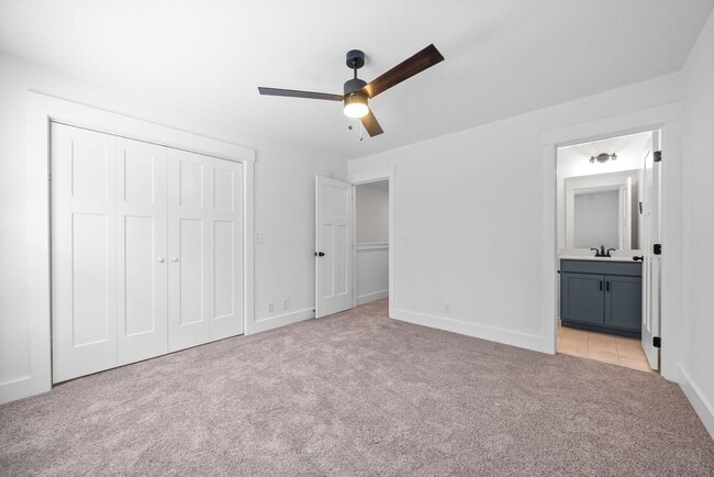 Building Photo - Luxury Townhome For Rent Near Billy Dunlop Park!