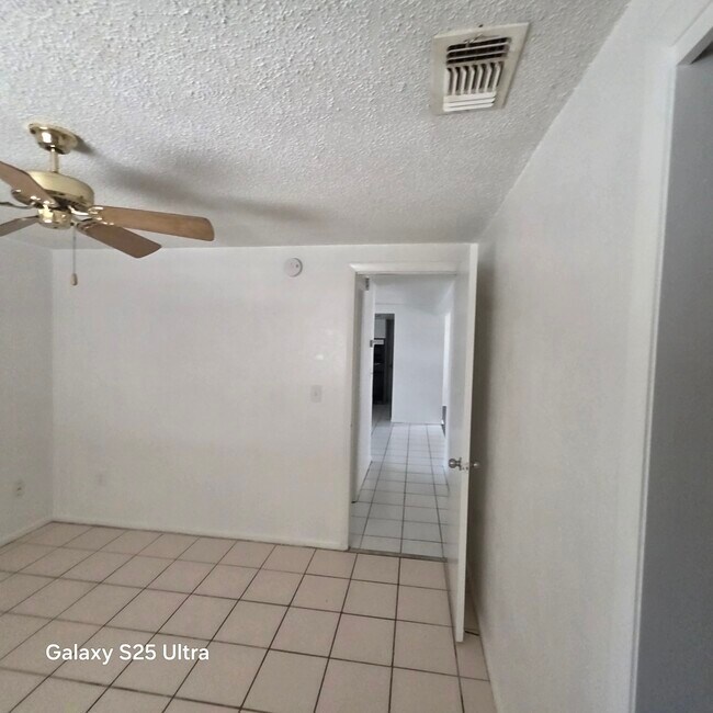 Building Photo - 3302 Bainbridge Dr
