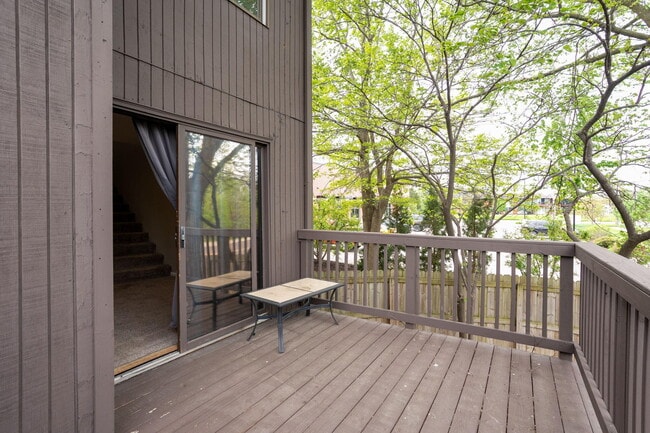 Building Photo - 2200 Bushnell Dr