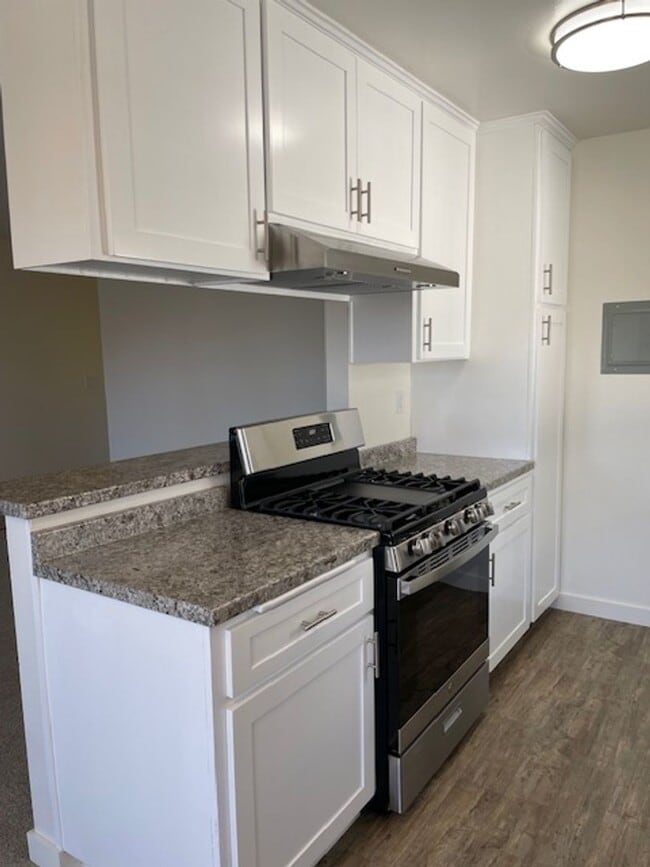 Building Photo - Spacious 2 Bedroom Unit in Huntington Beach