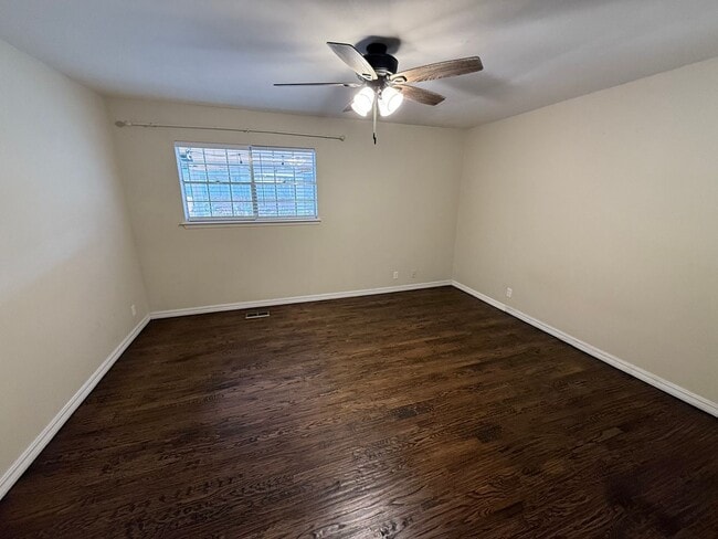 Building Photo - SPACIOUS HOME FOR RENT IN SUNGATE!