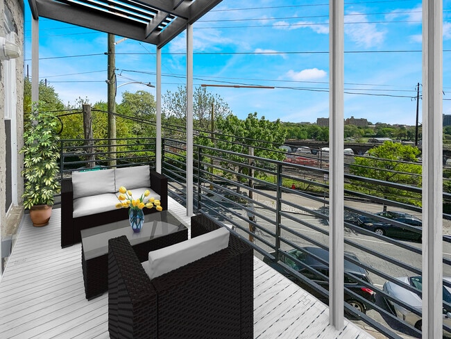Roof deck with Boat House and Art Muiseum views - 637 N 32nd St