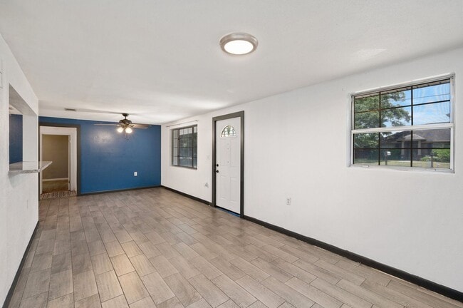 Building Photo - Updated home in Fort Walton Beach!