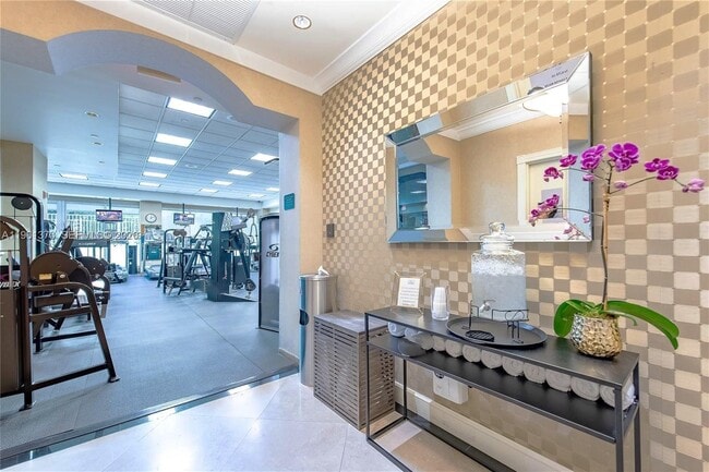 Building Photo - 9559 Collins Ave