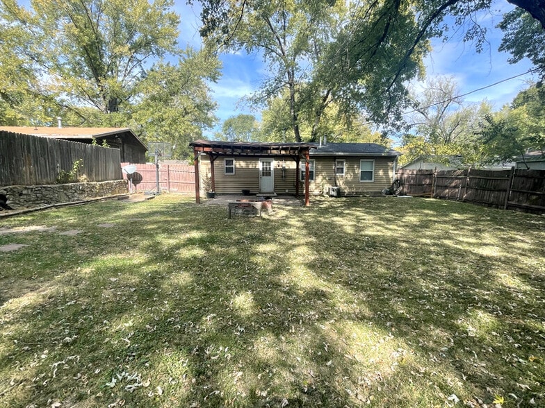Building Photo - 4705 Oak Grove Rd