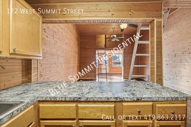 Building Photo - 122 W Summit St