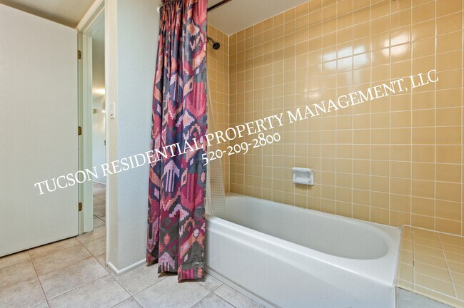 Building Photo - 5084 N Camino Del Lazo