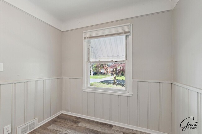 Building Photo - $1300 3 bedroom bungalow