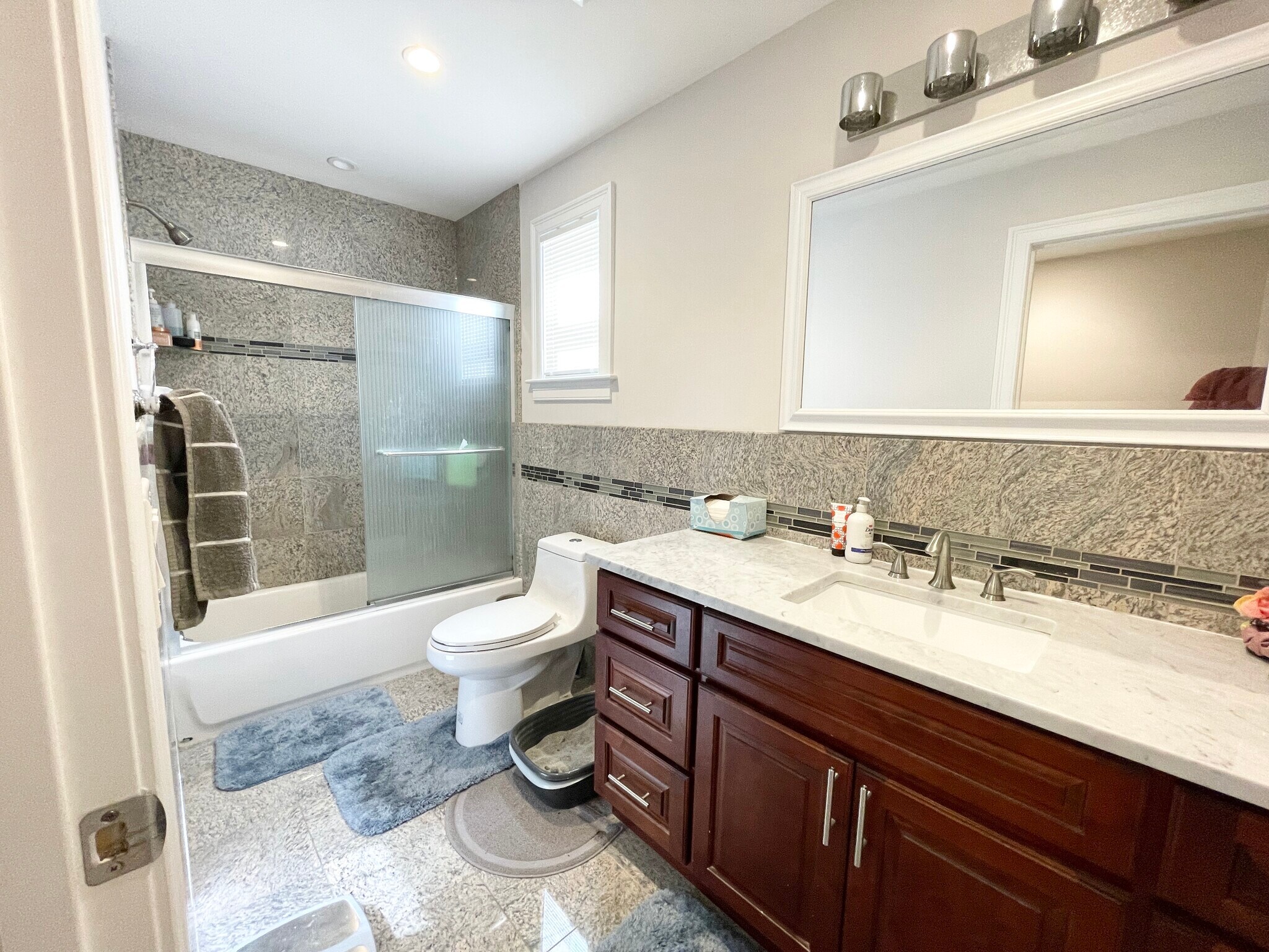 Building Photo - 33 Sumner St