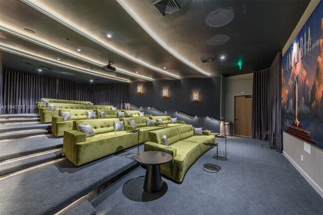 Building Photo - 2831 S Bayshore Dr