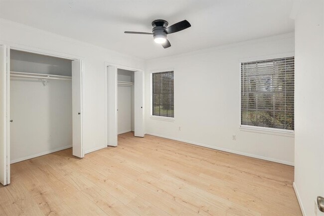 Building Photo - 204 Northwest Dr