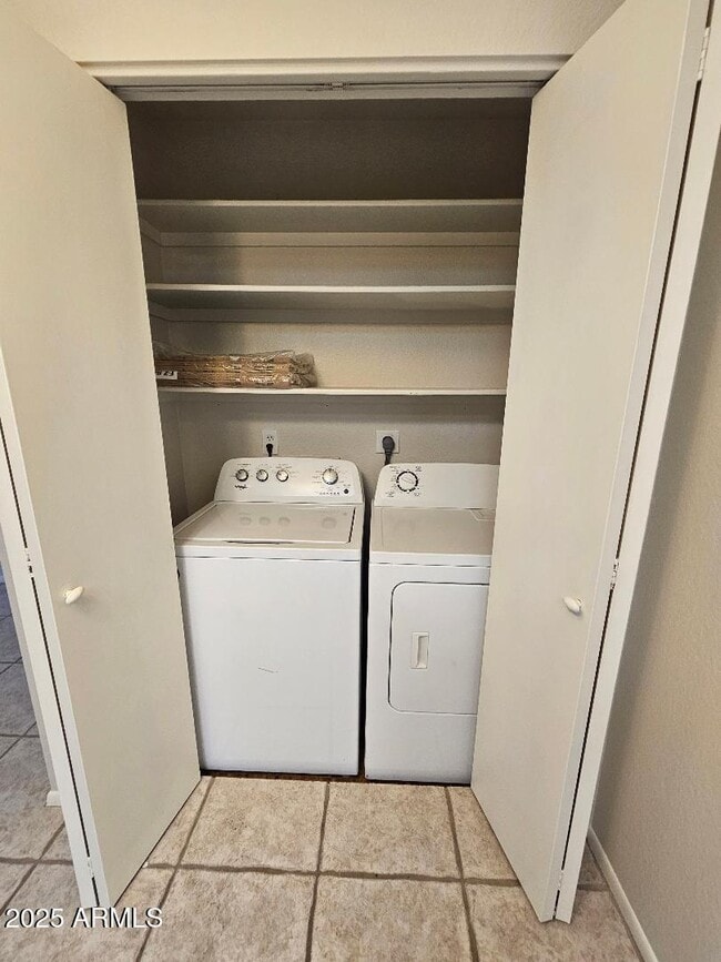 Building Photo - 312 W Yukon Dr