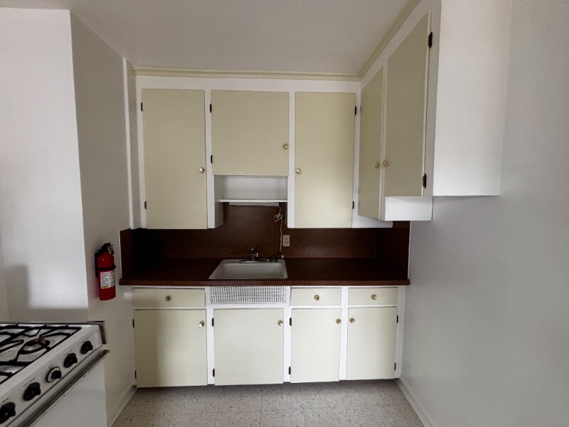 Building Photo - 142 N Riverview Dr