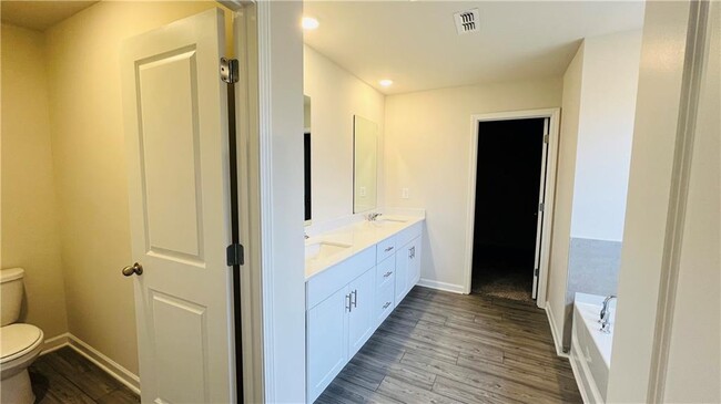 Building Photo - 6056 Hickory Crk Ct