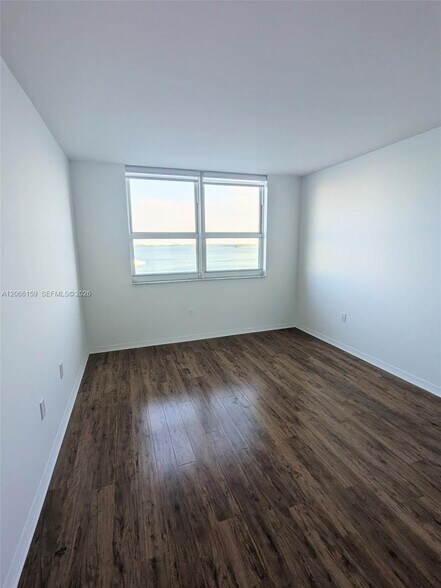Building Photo - 1155 Brickell Bay Dr