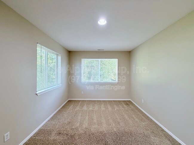 Building Photo - 3986 SW Pinewood Way