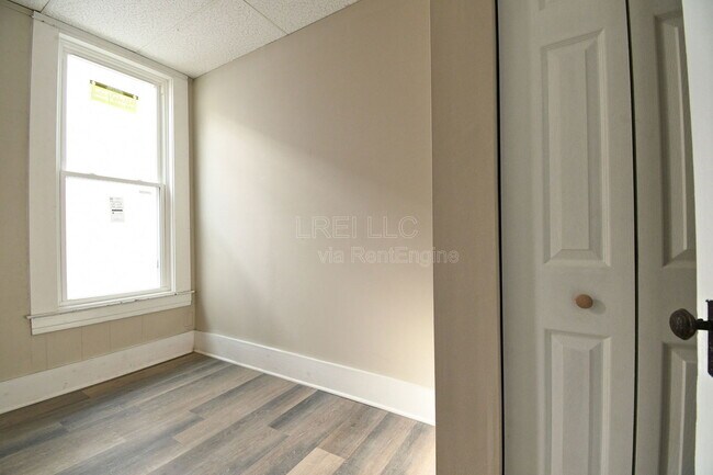 Building Photo - 715 N 33rd St