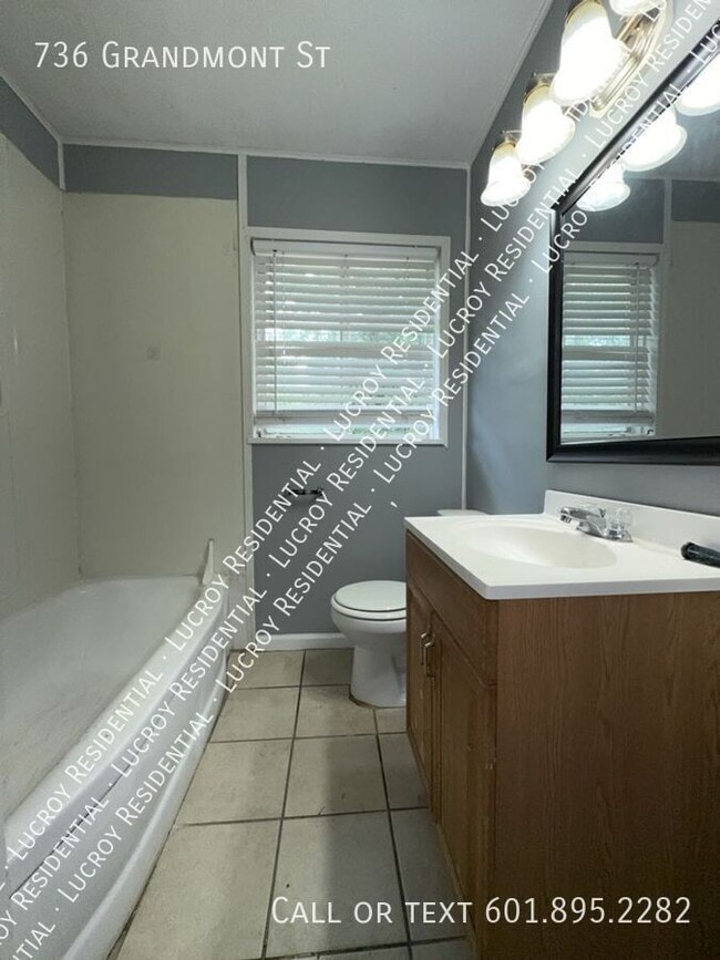 Building Photo - 736 Grandmont St