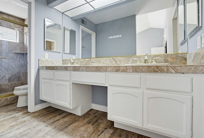 Building Photo - Beautifully Maintained 2 Bed / 2 Bath Home in Gated West Village Community