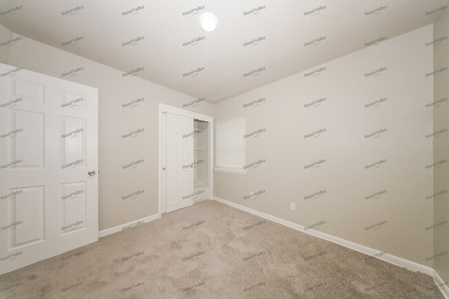Building Photo - 5910 S Ross Ave