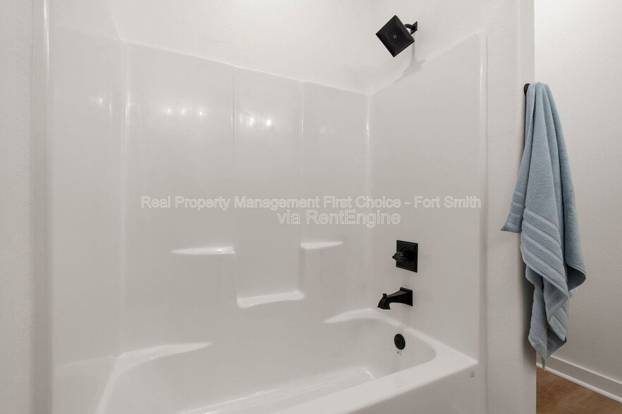 Building Photo - 8724 Cantera Dr