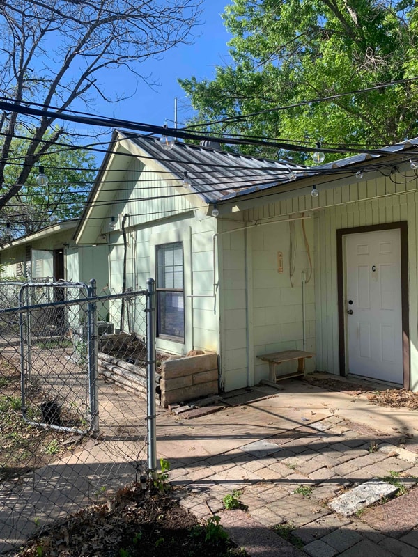 Building Photo - 600 Lakeshore Dr