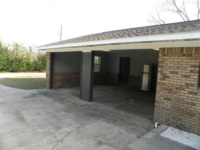 Building Photo - ***AVAILABLE NOW*** Country Setting No HOA