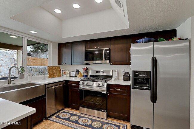 Building Photo - 608 La Chapa Ave