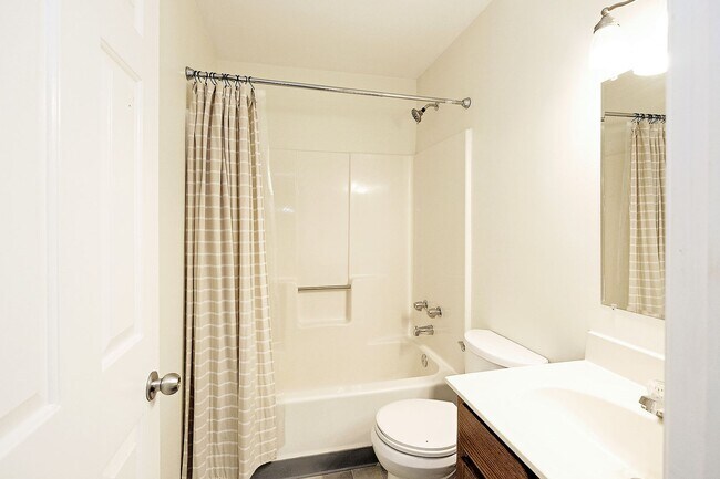 Building Photo - 430 Wynridge Dr