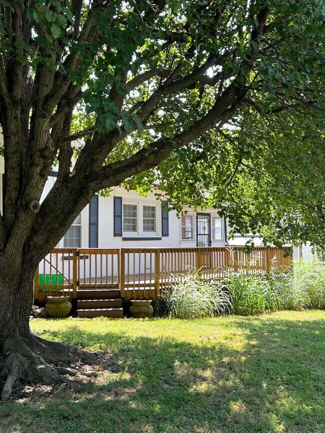 Building Photo - Home with 2 Bedrooms, 2 Baths with Bonus/C...