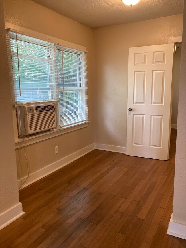 Bedroom - 3820 Walnut St