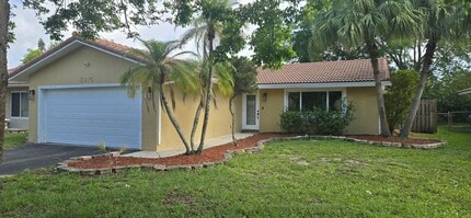 Building Photo - 8915 NW 26th Ct
