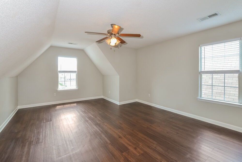 Building Photo - 7158 Crape Myrtle Dr