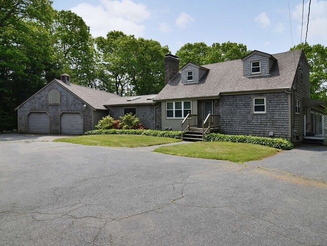 Primary Photo - 1196 Old Fall River Rd