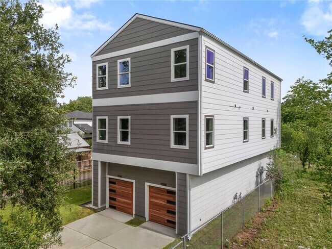 Building Photo - 955 Elkhart St