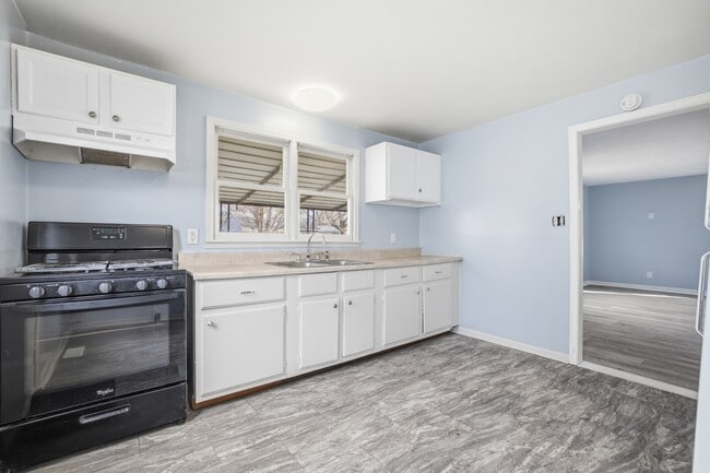 Building Photo - 2719 Dewey St