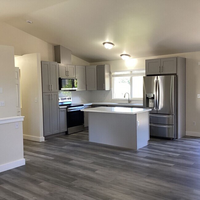 Building Photo - Beautifully Updated 4-Bedroom Home in Soug...