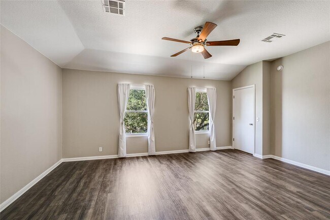 Building Photo - 4712 Lake George Ln